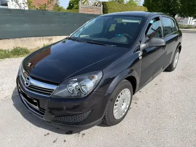 Gebraucht Opel Astra Selection 90 PS (66 kW) 2009 Schwarz Limousine