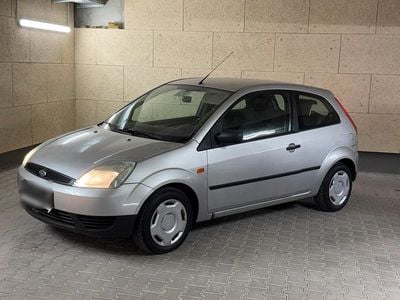 Second-hand Ford Fiesta 60 CP (44 kW) 2004 Argintiu Hatchback