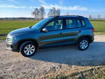 Gebraucht VW Tiguan Trendline 122 PS (89 kW) 2012 Grau SUV