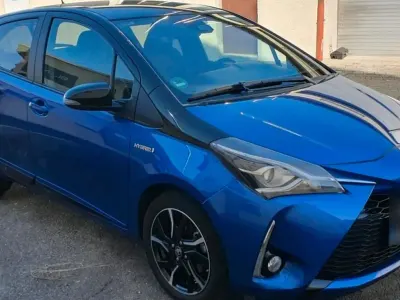 Gebraucht Toyota Yaris Hybrid 73 PS (53 kW) 2017 Blau Kleinwagen