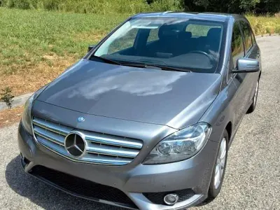 Gebraucht Mercedes B180 Urban 122 PS (89 kW) 2014 Grau Kleinwagen