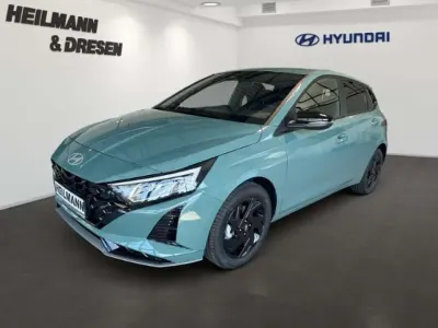 Neu Hyundai i20 Blackline 90 PS (66 kW) 2026 Gruen Kleinwagen