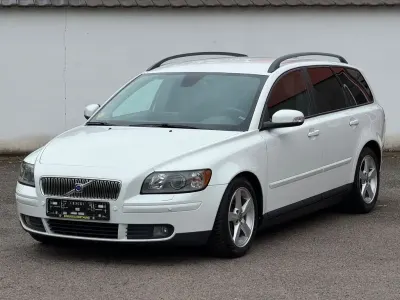 Gebraucht Volvo V50 Momentum 179 PS (131 kW) 2006 Weiß Kombi