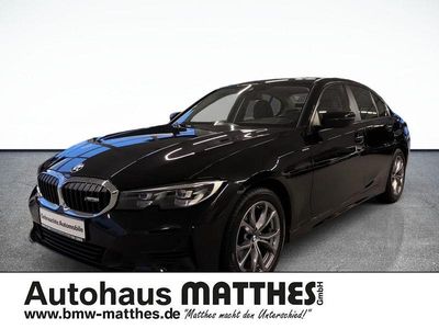 Schwarz Gebraucht 2022 BMW 318 Advantage Limousine | 27.550 € (Fairer Preis)
