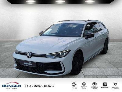 Gebraucht VW Passat R-line 150 PS (110 kW) 2024 Pure white (weiß) Kombi