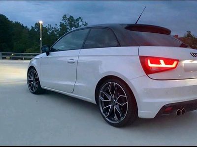 Gebraucht Audi A1 Attraction 105 PS (77 kW) 2011 Weiß Kleinwagen
