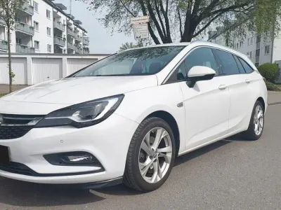 Gebraucht Opel Astra Edition 136 PS (100 kW) 2016 Weiß Kombi