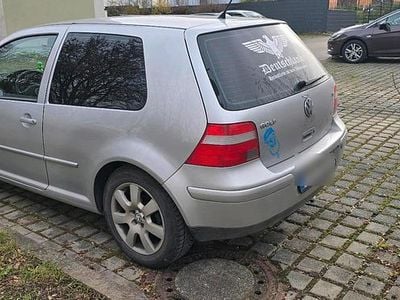 Silber Gebraucht 2003 VW Golf IV Kleinwagen | 3.000 €