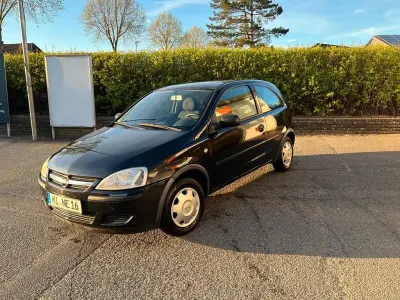 Używany Opel Corsa Eco 60 KM (44 kW) 2004 Czarny Hatchback