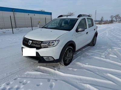 Weiß Gebraucht 2017 Dacia Sandero Limousine | 8.999 € (Teuer)