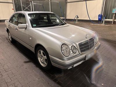 Mercedes E320