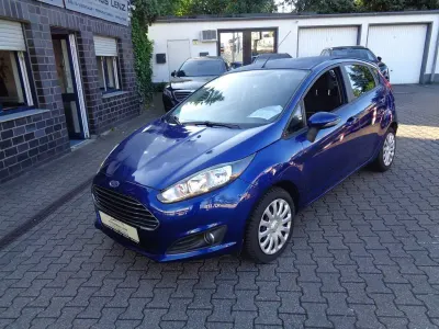 Gebraucht Ford Fiesta Trend 82 PS (60 kW) 2015 Blau Kleinwagen