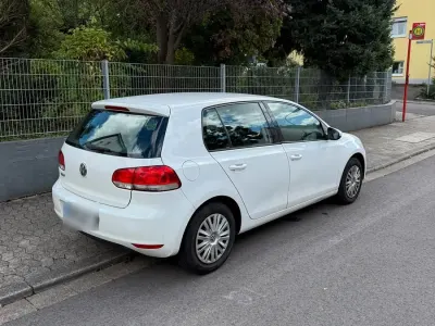 Gebraucht VW Golf VI 80 PS (58 kW) 2009 Weiß Kleinwagen