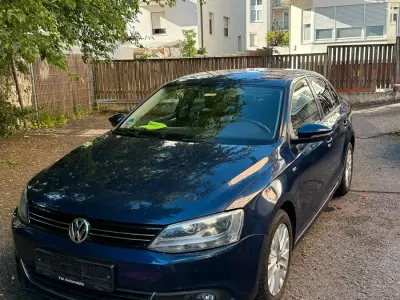 Gebraucht VW Jetta 122 PS (89 kW) 2014 Blau Limousine
