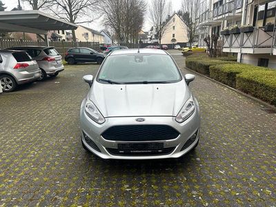 Gebraucht Ford Fiesta Celebration 80 PS (58 kW) 2016 Silber Kleinwagen