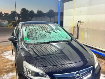 Gebraucht Opel Astra 125 PS (91 kW) 2011 Schwarz Kleinwagen