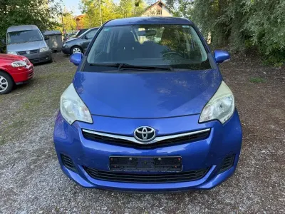Gebraucht Toyota Verso-S Life 99 PS (72 kW) 2011 Blau Van / Kleinbus
