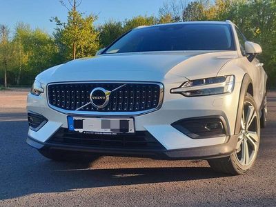 Second-hand Volvo V60 CC 190 CP (139 kW) 2020 Alb Break
