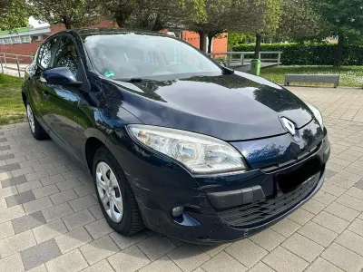 Gebraucht Renault Mégane III Expression 101 PS (74 kW) 2009 Blau Limousine