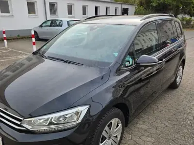Gebraucht VW Touran Comfortline 150 PS (110 kW) 2023 Schwarz Van / Kleinbus
