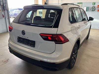 Gebraucht VW Tiguan Life 150 PS (110 kW) 2022 Pure white (metallic) SUV