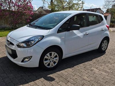 Gebraucht Hyundai ix20 90 PS (66 kW) 2011 Weiß Kleinwagen