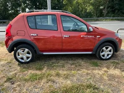 Gebraucht Dacia Sandero Stepway 68 PS (50 kW) 2010 Rot SUV