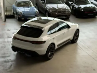 Usata Porsche Macan Turbo 265 CV (194 kW) 2023 Bianco SUV