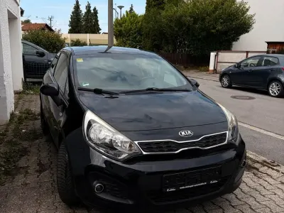 Gebraucht Kia Rio 86 PS (63 kW) 2014 Schwarz Limousine