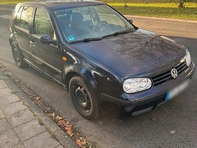 Blau Gebraucht 1998 VW Golf IV Kleinwagen | 2.000 € (Fairer Preis)