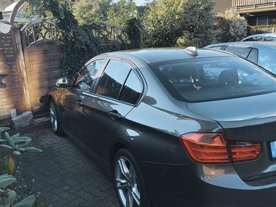 Gebraucht BMW 318 143 PS (105 kW) 2012 Braun Limousine
