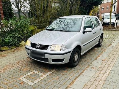 Gebraucht VW Polo 60 PS (44 kW) 2001 Grau Kleinwagen