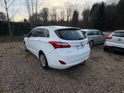 Gebraucht Ford Mondeo Trend 140 PS (102 kW) 2011 Weiß Limousine