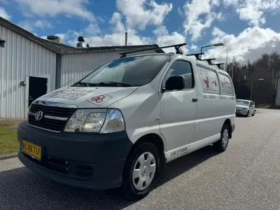 Gebraucht Toyota HiAce 117 PS (86 kW) 2010 Weiß Van
