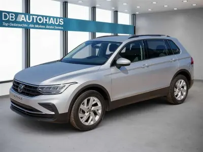 Gebraucht VW Tiguan Life 150 PS (110 kW) 2024 Silber SUV