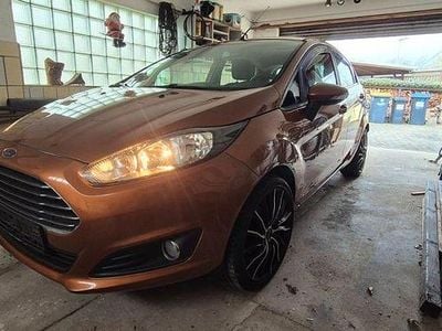 Gebraucht Ford Fiesta Titanium 82 PS (60 kW) 2014 Braun Kleinwagen