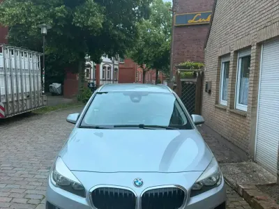 Gebraucht BMW 218 150 PS (110 kW) 2018 Silber Van / Kleinbus