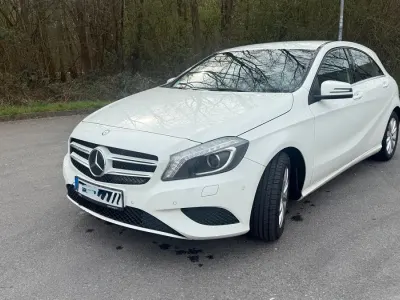 Gebraucht Mercedes A180 122 PS (89 kW) 2013 Weiß Kleinwagen