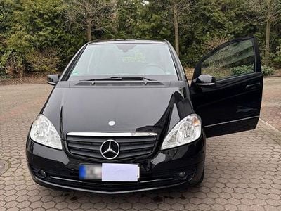 Second-hand Mercedes A180 116 CP (85 kW) 2010 Negru Monovolum