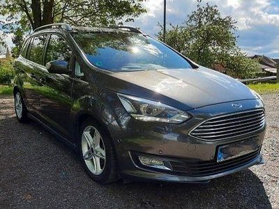 Grau Gebraucht 2016 Ford Grand C-Max Titanium Van / Kleinbus | 12.995 € (Fairer Preis)