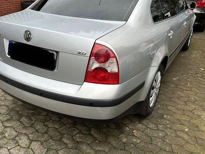 Gebraucht VW Passat Basis 116 PS (85 kW) 2001 Silber Limousine