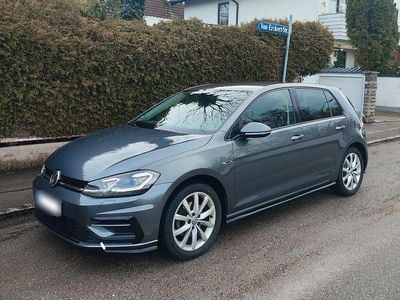 Gebraucht VW Golf VII Highline 150 PS (110 kW) 2017 Grau Limousine