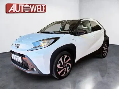 Gebraucht Toyota Aygo X X-Black 72 PS (52 kW) 2024 Schneeweiß / night sky black SUV