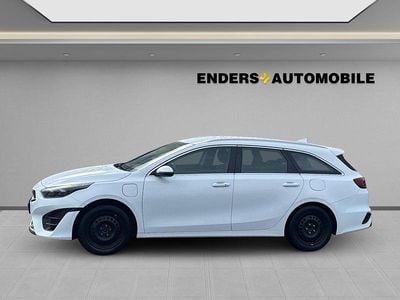 Gebraucht Kia Ceed Spirit 141 PS (103 kW) 2022 (wd) cararraweiss Kleinwagen