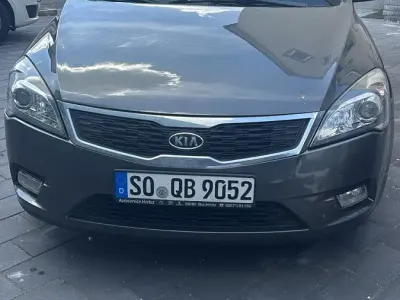 Usado Kia Ceed 90 CV (66 kW) 2011 Gris Utilitario