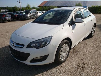 Usata Opel Astra Edition 110 CV (80 kW) 2015 Bianco Berlina