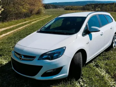 Usata Opel Astra 140 CV (102 kW) 2015 Bianco Station wagon