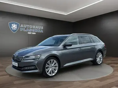 Gebraucht Skoda Superb LAURIN & KLEMENT 218 PS (160 kW) 2023 Graphitegrau Kombi
