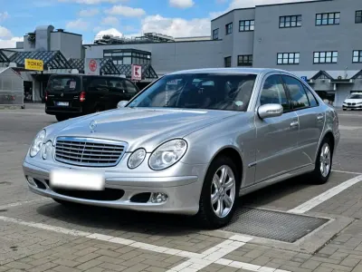 Gebraucht Mercedes E200 163 PS (119 kW) 2003 Silber Limousine