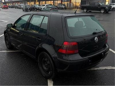 Schwarz Gebraucht 2002 VW Golf IV Edition Kleinwagen | 1.690 € (Guter Preis)